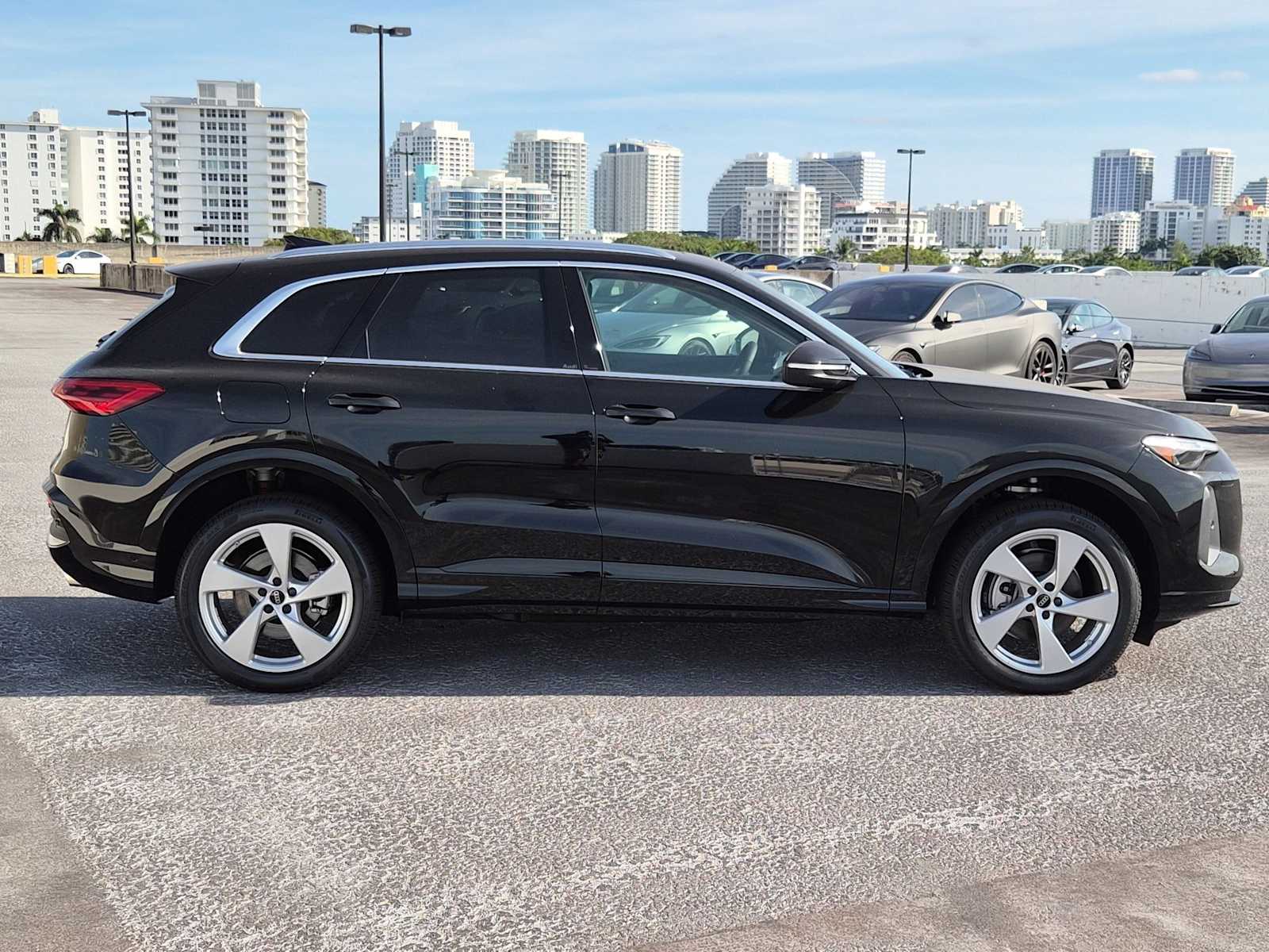 Thumbnail: 2025 Audi Q5 - 7