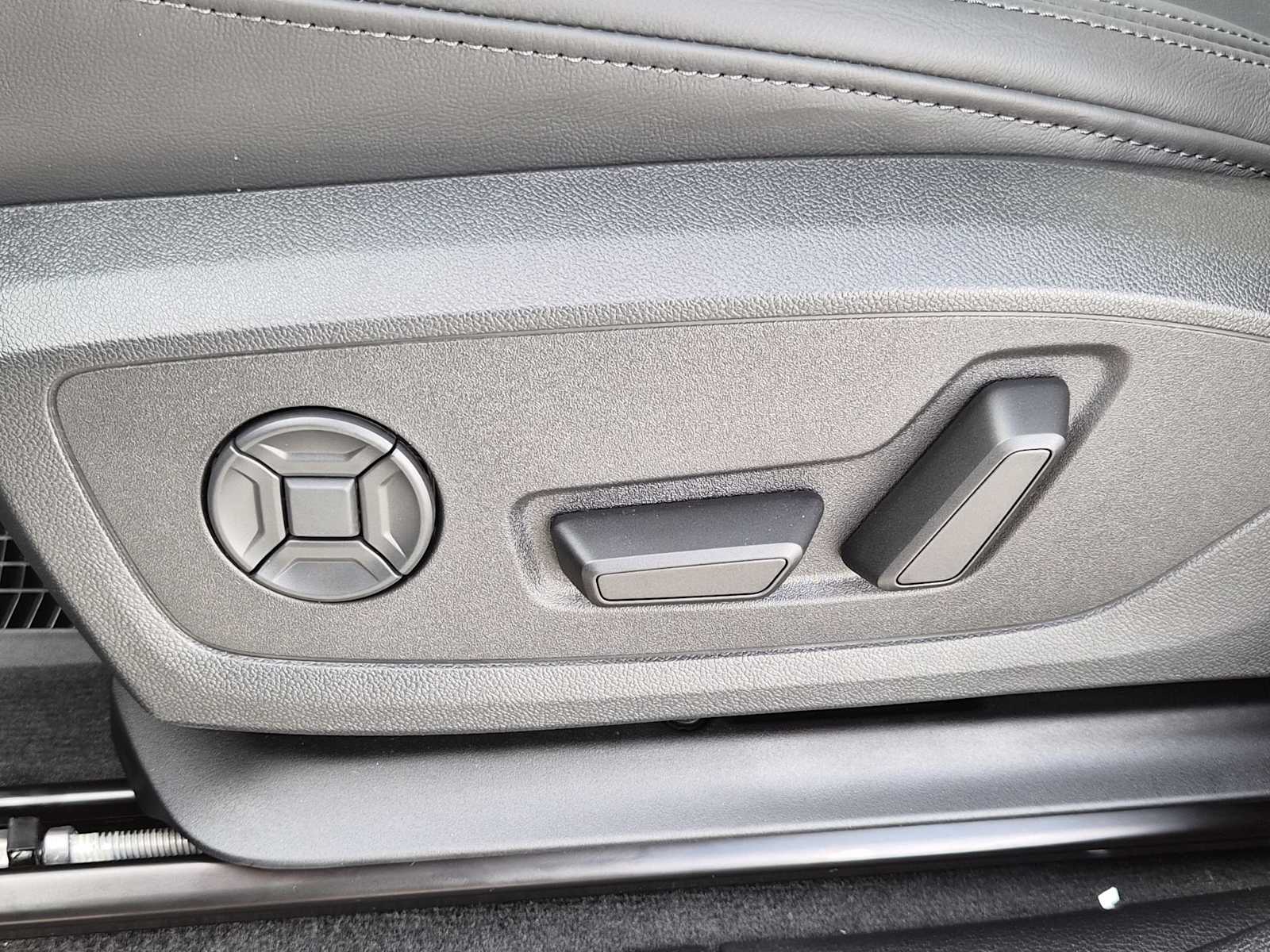 Thumbnail: 2025 Audi Q3 - 16