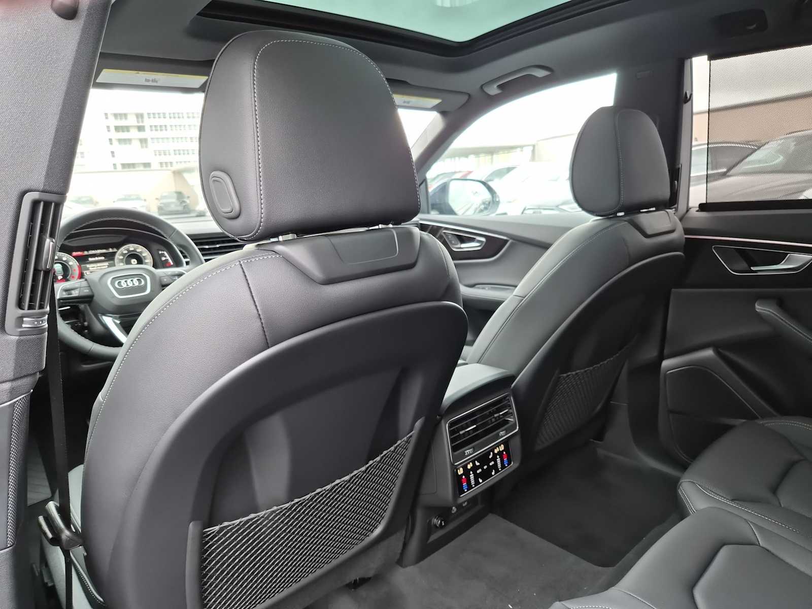 Thumbnail: 2026 Audi Q8 - 17