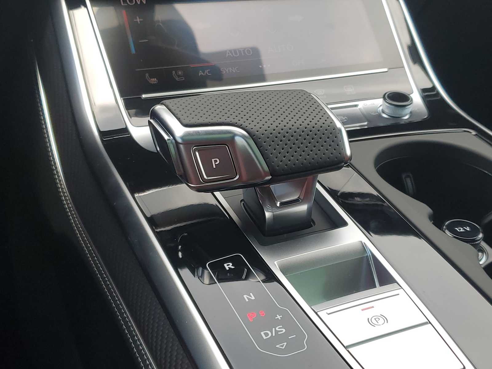 Thumbnail: 2025 Audi SQ8 - 21