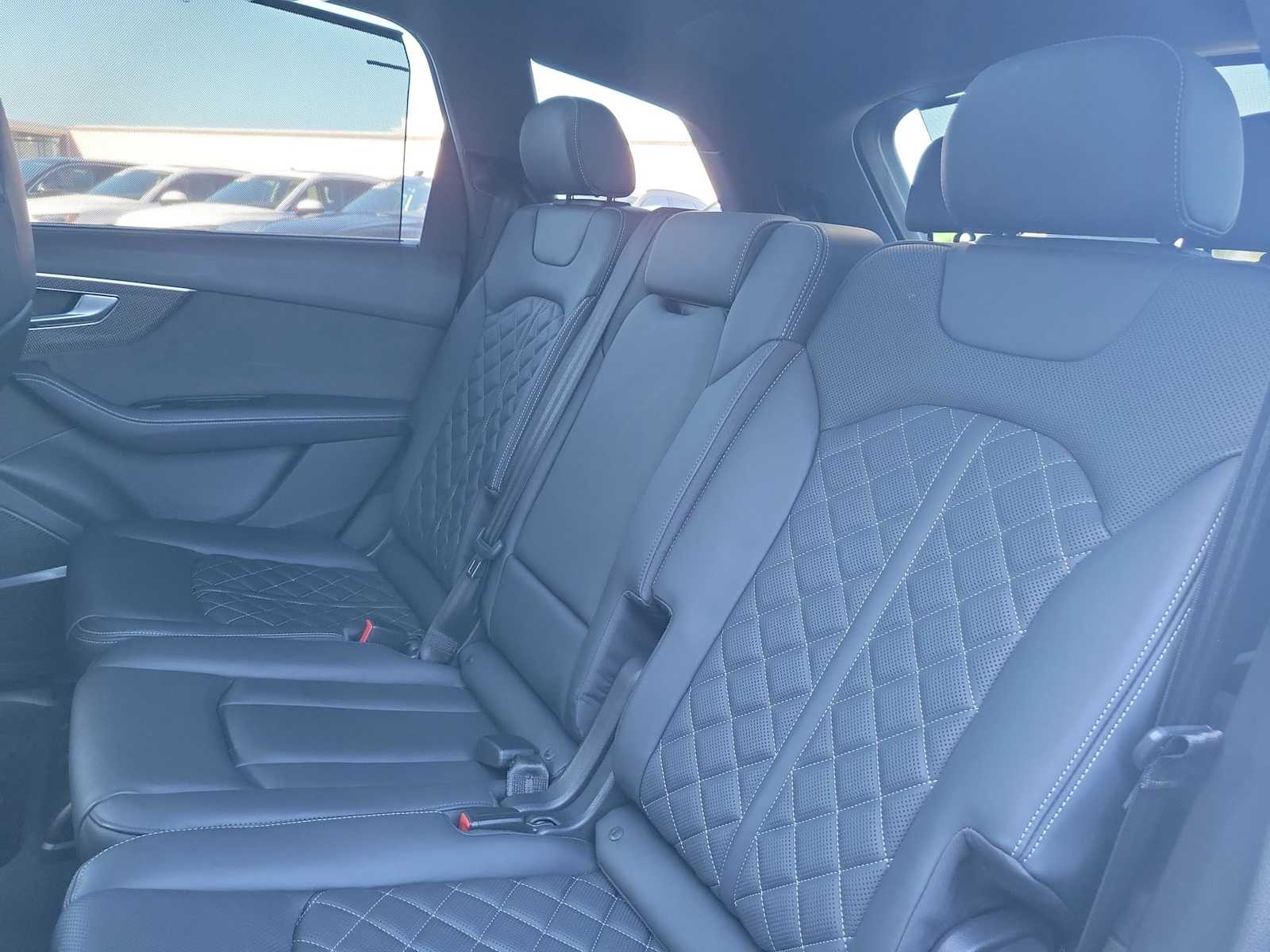 Thumbnail: 2023 Audi SQ7 - 19