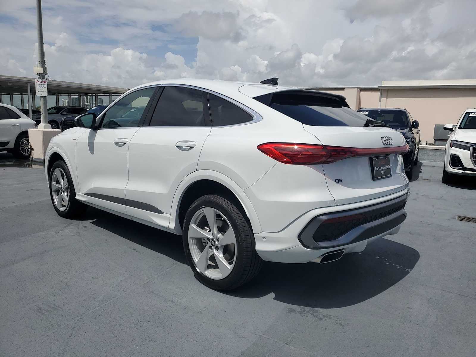 Thumbnail: 2025 Audi Q5 - 4