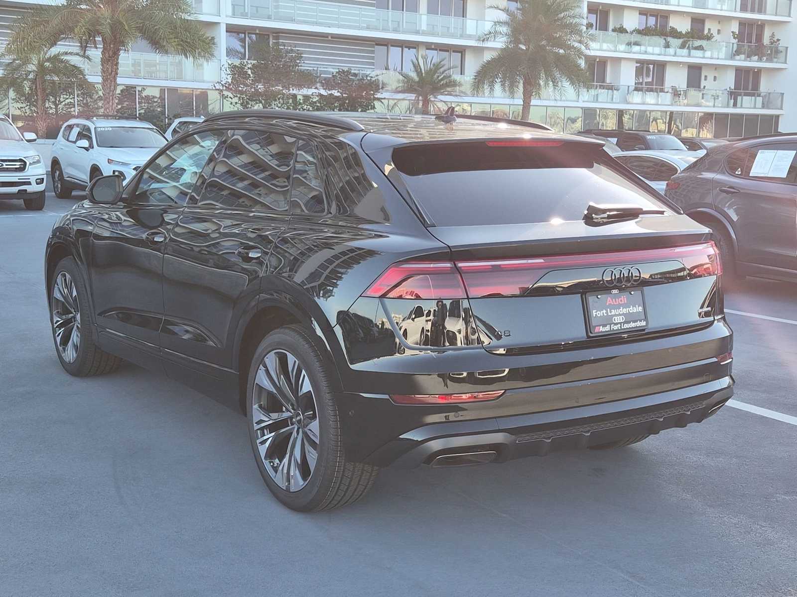 Thumbnail: 2026 Audi Q8 - 4