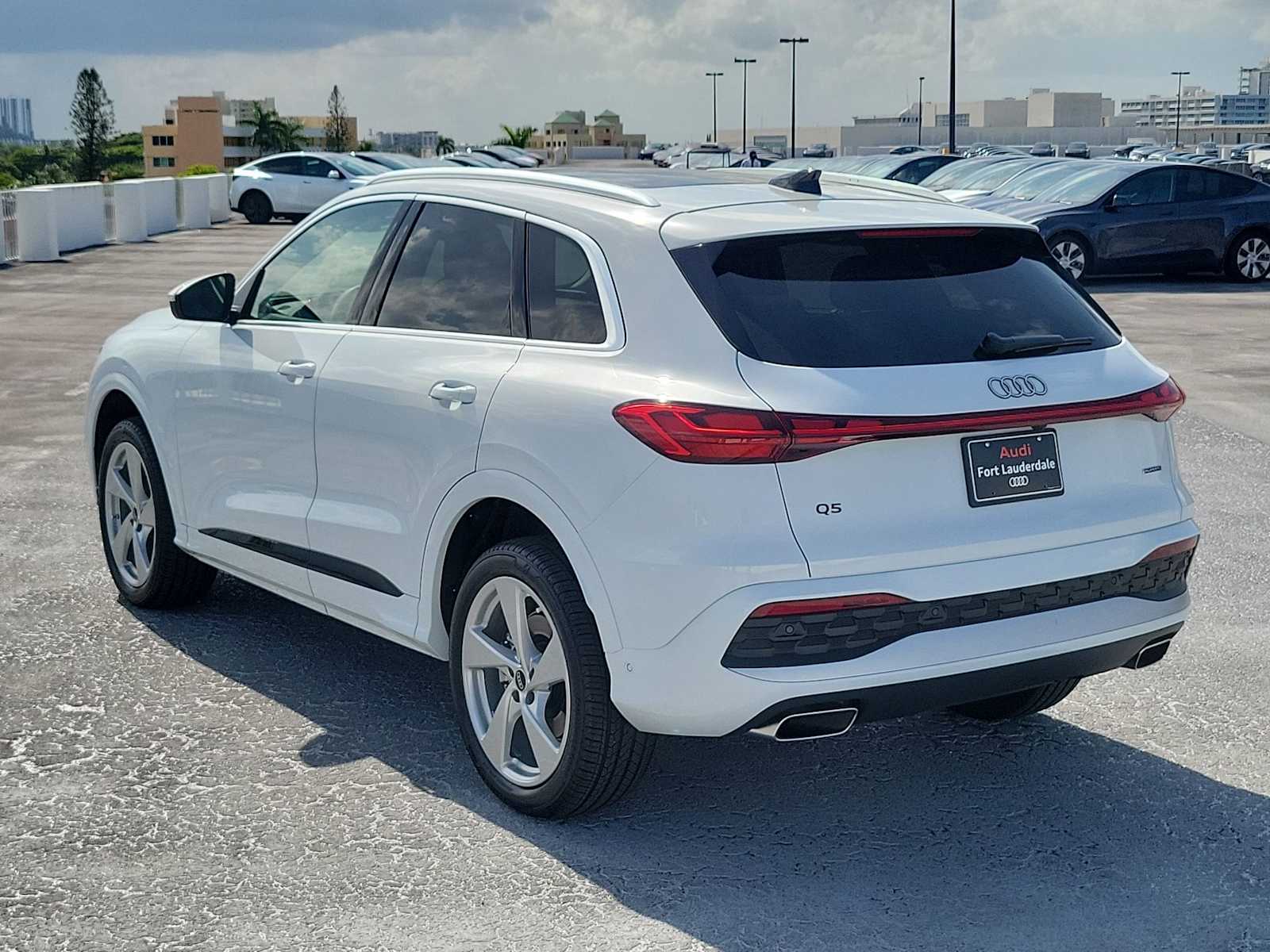 Thumbnail: 2025 Audi Q5 - 4