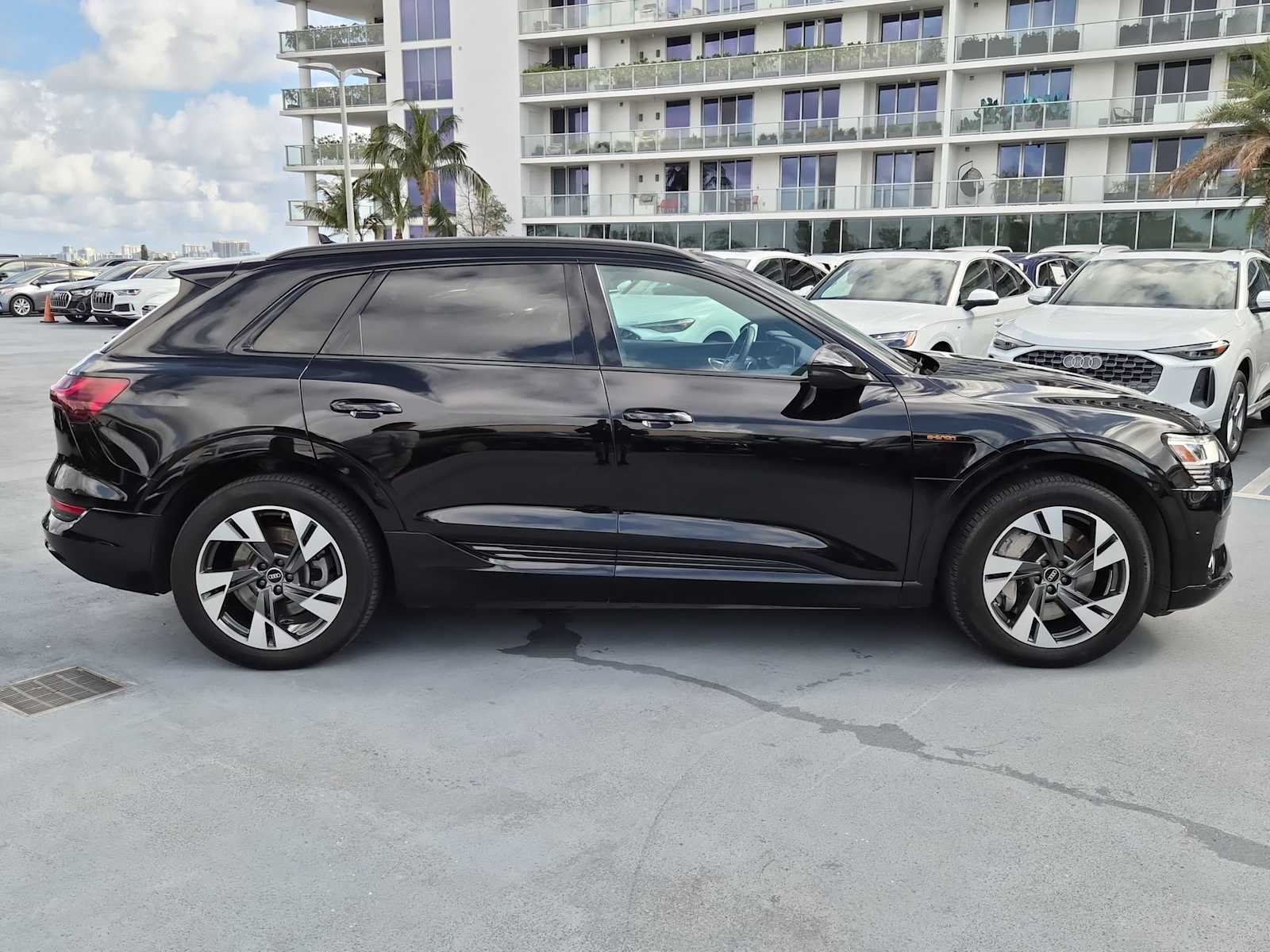 Thumbnail: 2023 Audi e-tron - 7