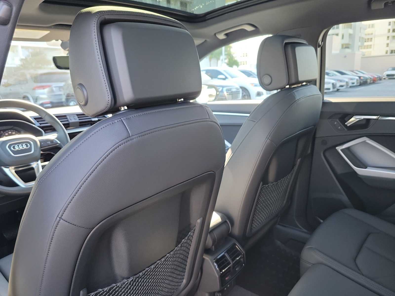 Thumbnail: 2025 Audi Q3 - 17