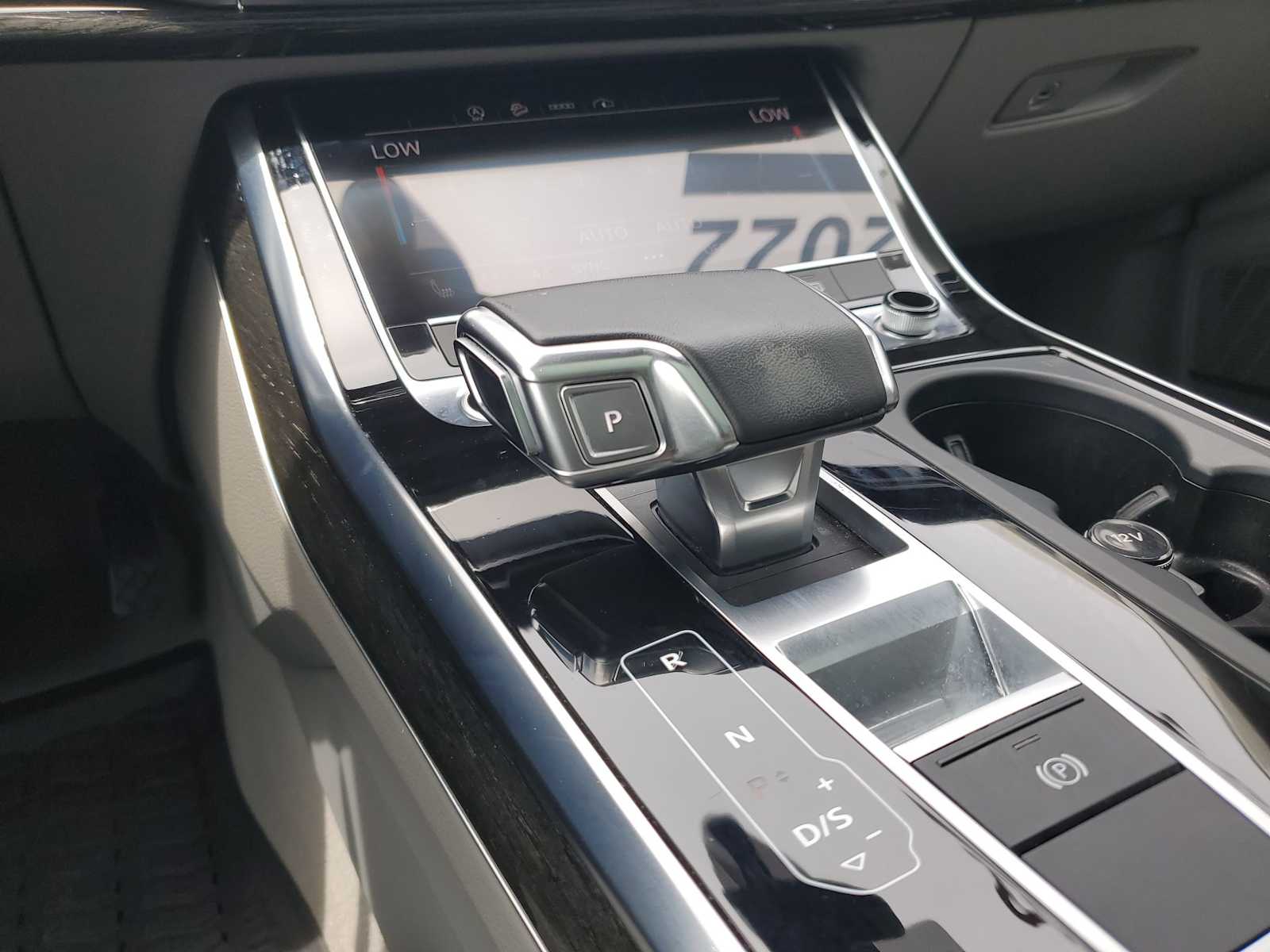 Thumbnail: 2022 Audi Q7 - 22