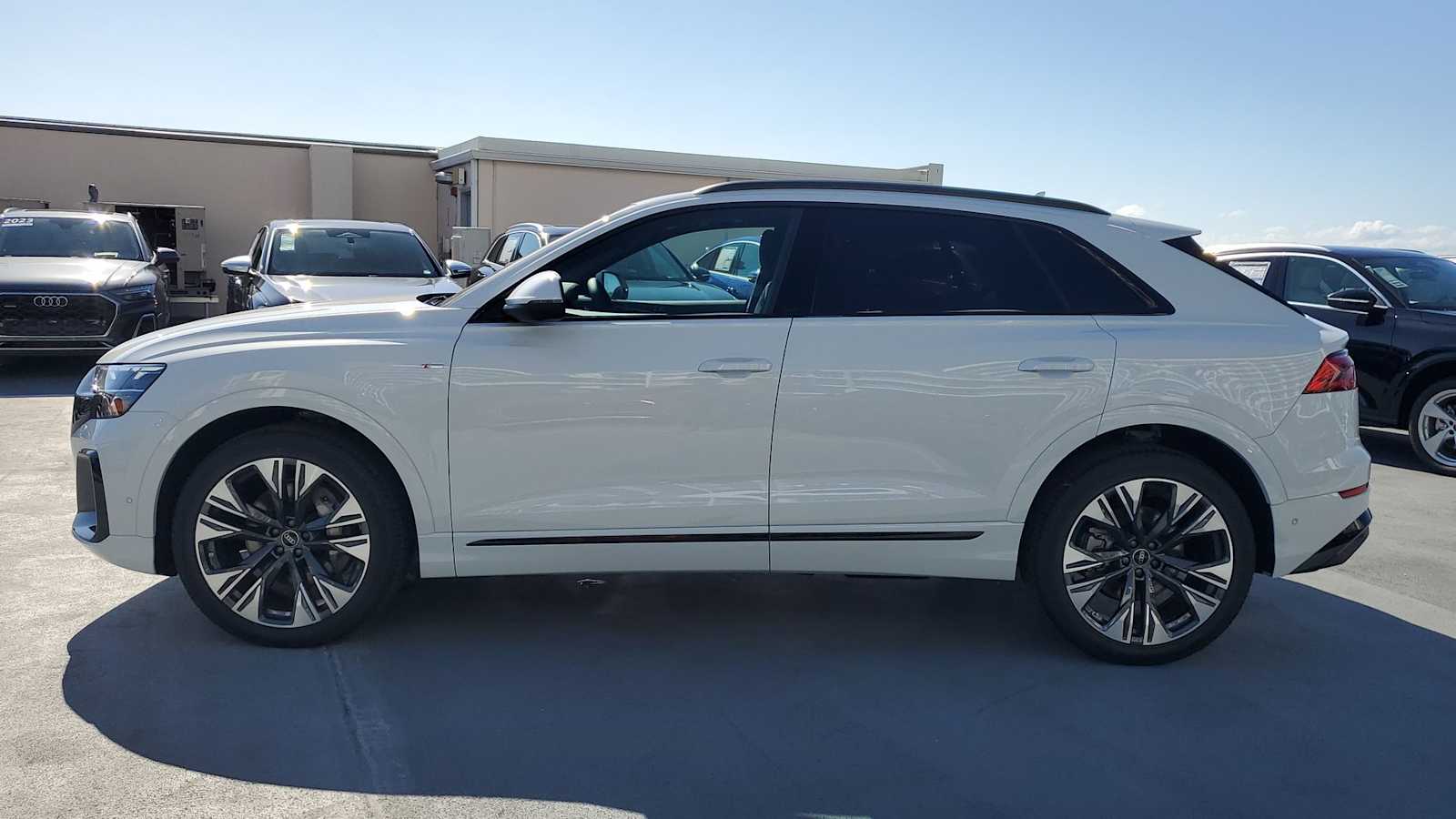 Thumbnail: 2026 Audi Q8 - 3