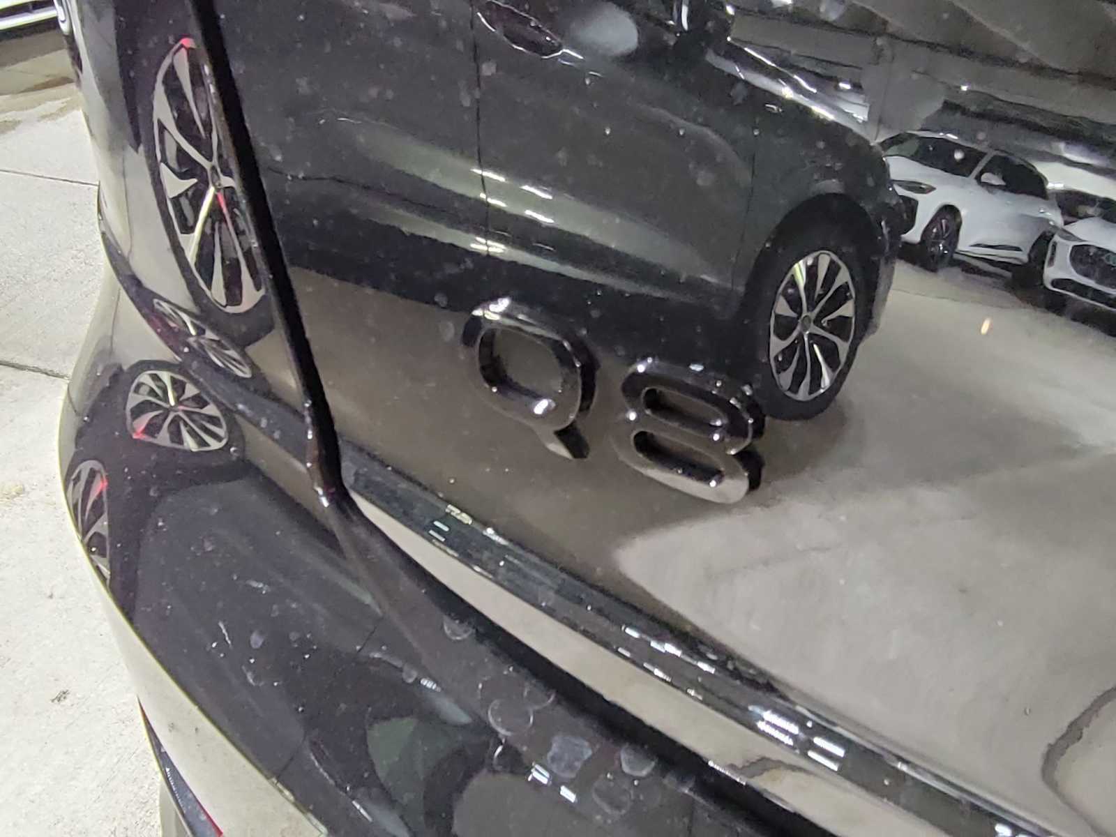 Thumbnail: 2026 Audi Q8 - 10