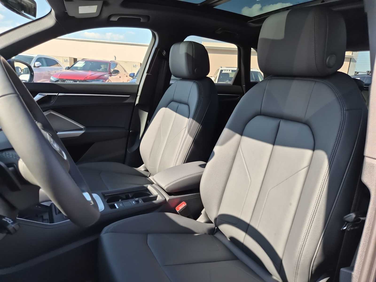 Thumbnail: 2025 Audi Q3 - 15