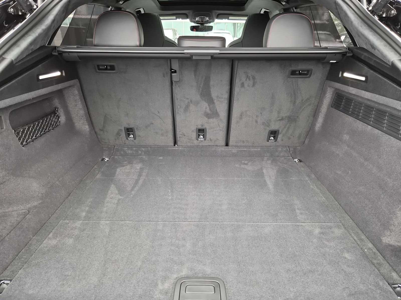 Thumbnail: 2026 Audi SQ8 - 27