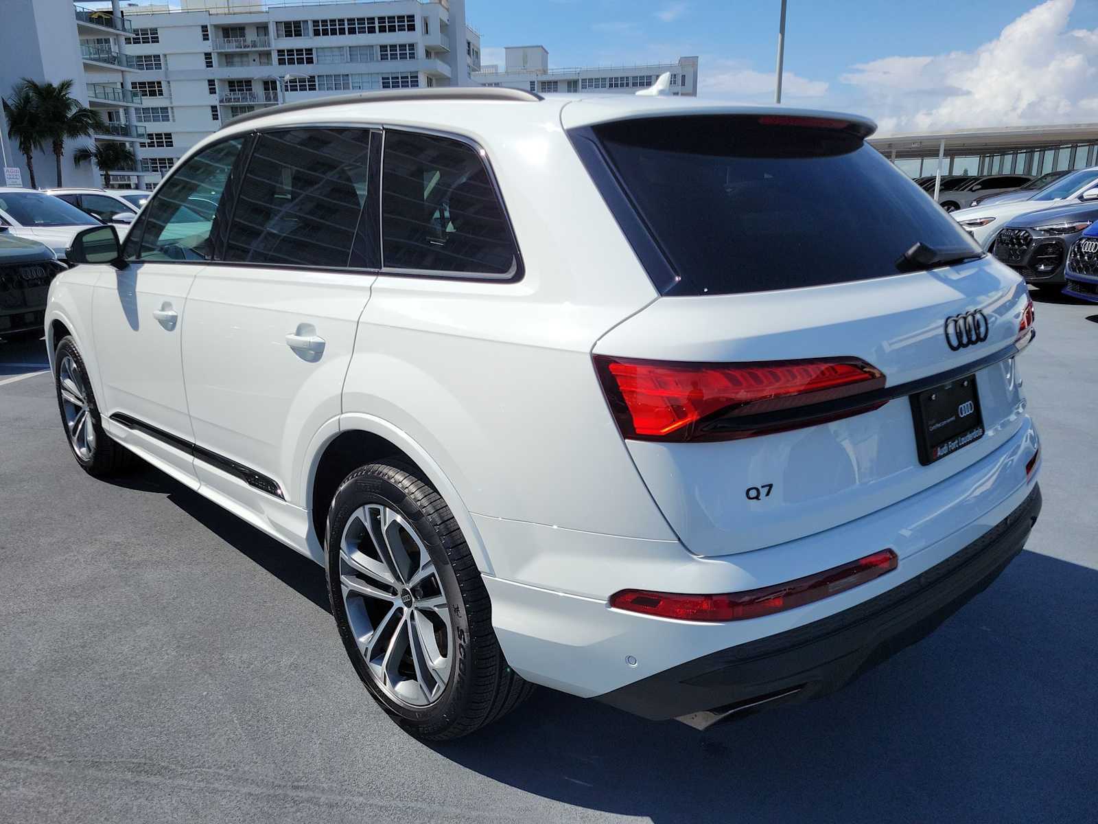 Thumbnail: 2026 Audi Q7 - 4