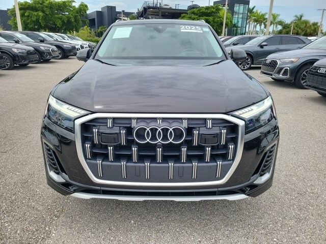 2025 Audi Q7 55 Prestige photo 3