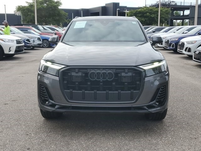 2025 Audi Q7 55 Premium Plus photo 2