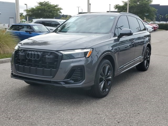2025 Audi Q7 55 Premium Plus photo 3
