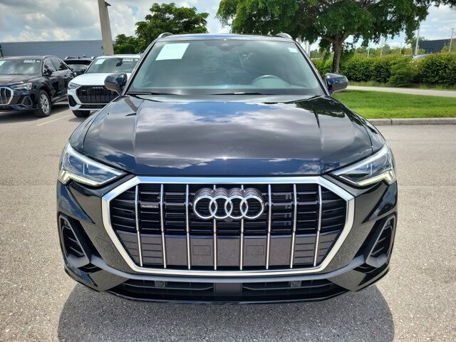 2022 Audi Q3 45 TFSI S line Premium photo 3
