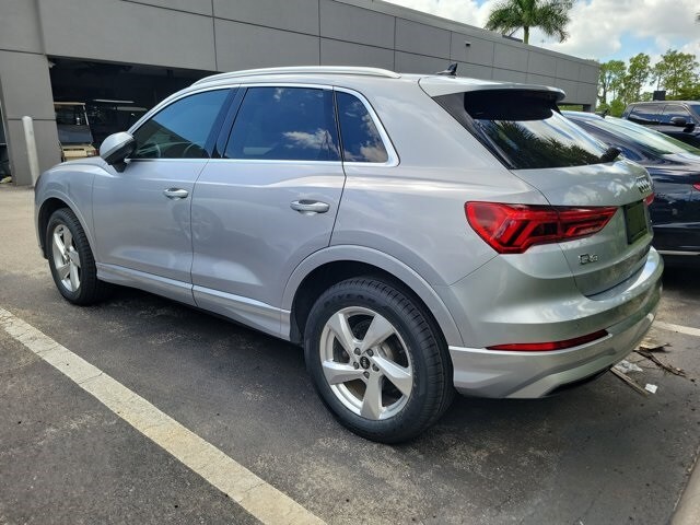2022 Audi Q3 40 TFSI Premium photo 3
