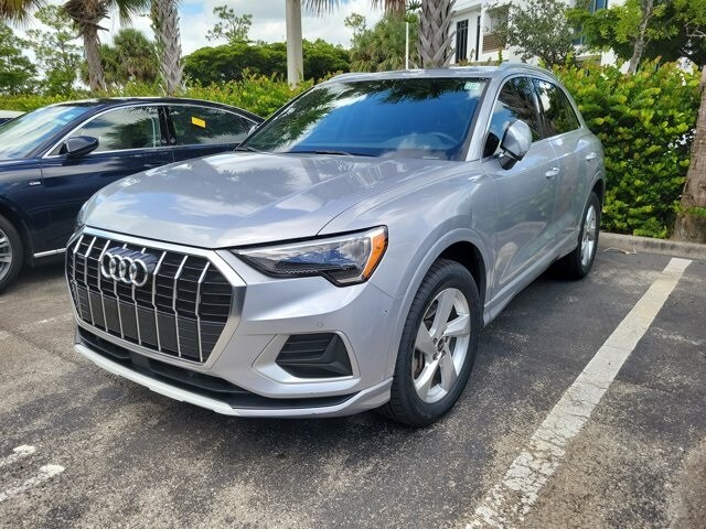 2022 Audi Q3 40 TFSI Premium photo 2