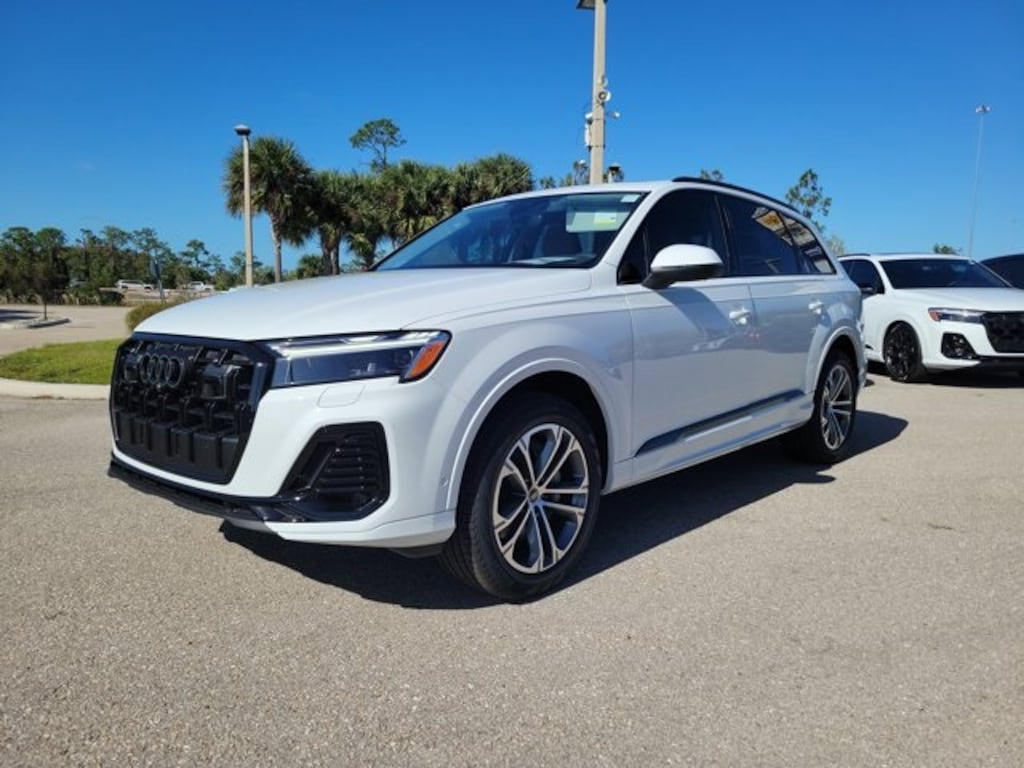 New 2026 Audi Q7 45 Premium SUV