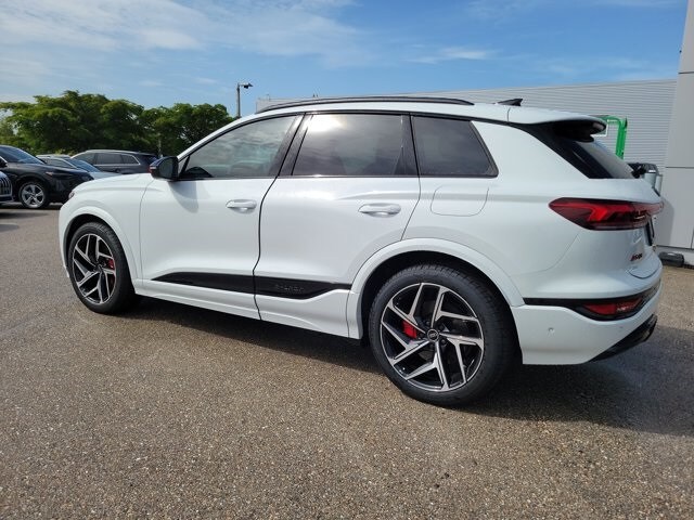 2025 Audi e-tron Prestige photo 3