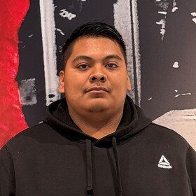 Staff member Leo Bautista from ID_6fbf27d57855