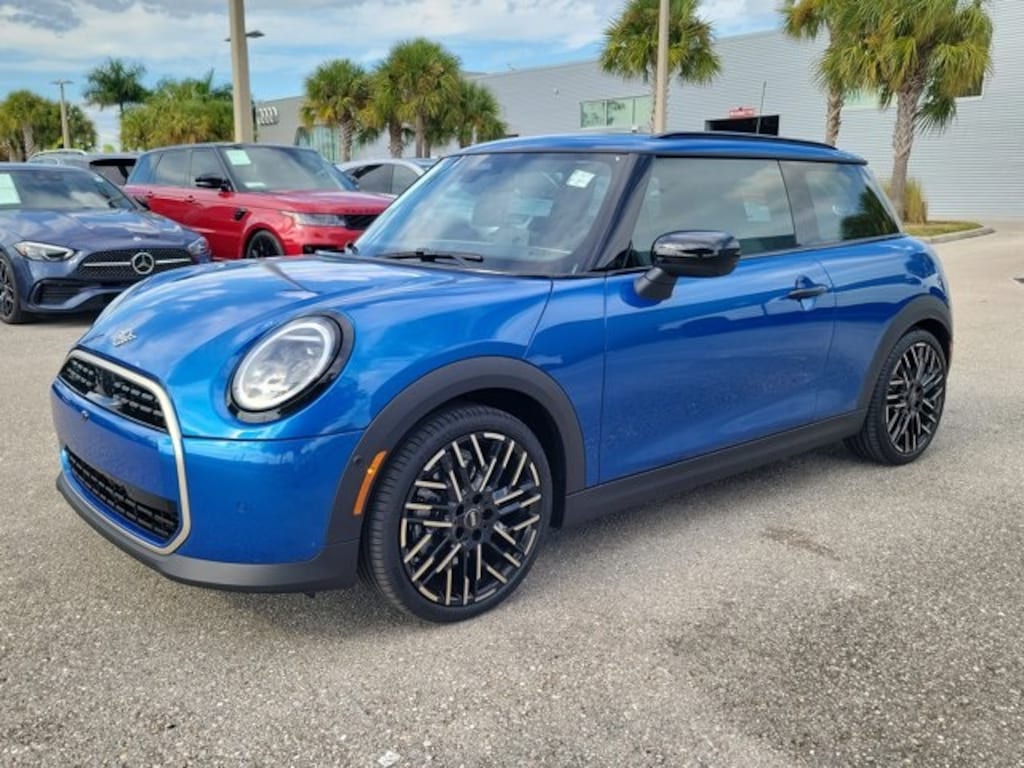 Used 2025 MINI Hardtop 2 Door Signature Hatchback