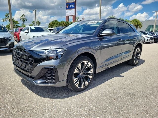 2025 Audi Q8 55 Premium Plus photo 3