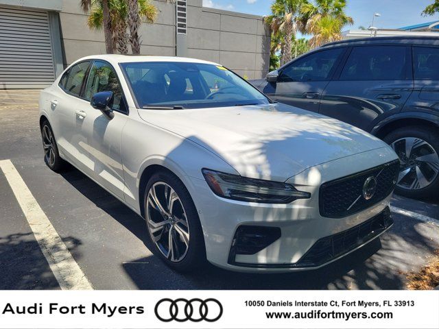 2025 Volvo S60 B5 Plus Dark's photo