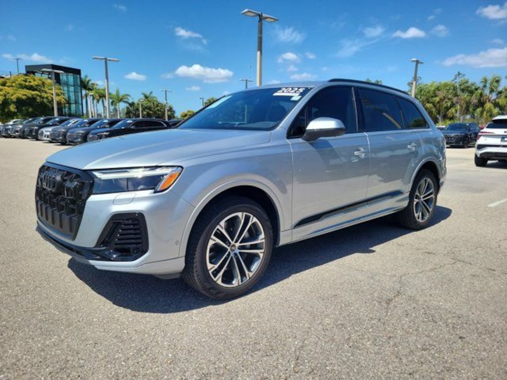 Certified 2025 Audi Q7 45 Premium Plus SUV