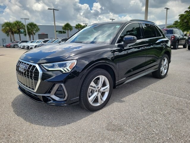 2022 Audi Q3 45 TFSI S line Premium photo 4