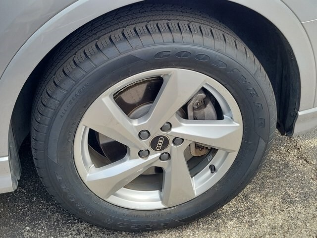 2022 Audi Q3 40 TFSI Premium photo 4