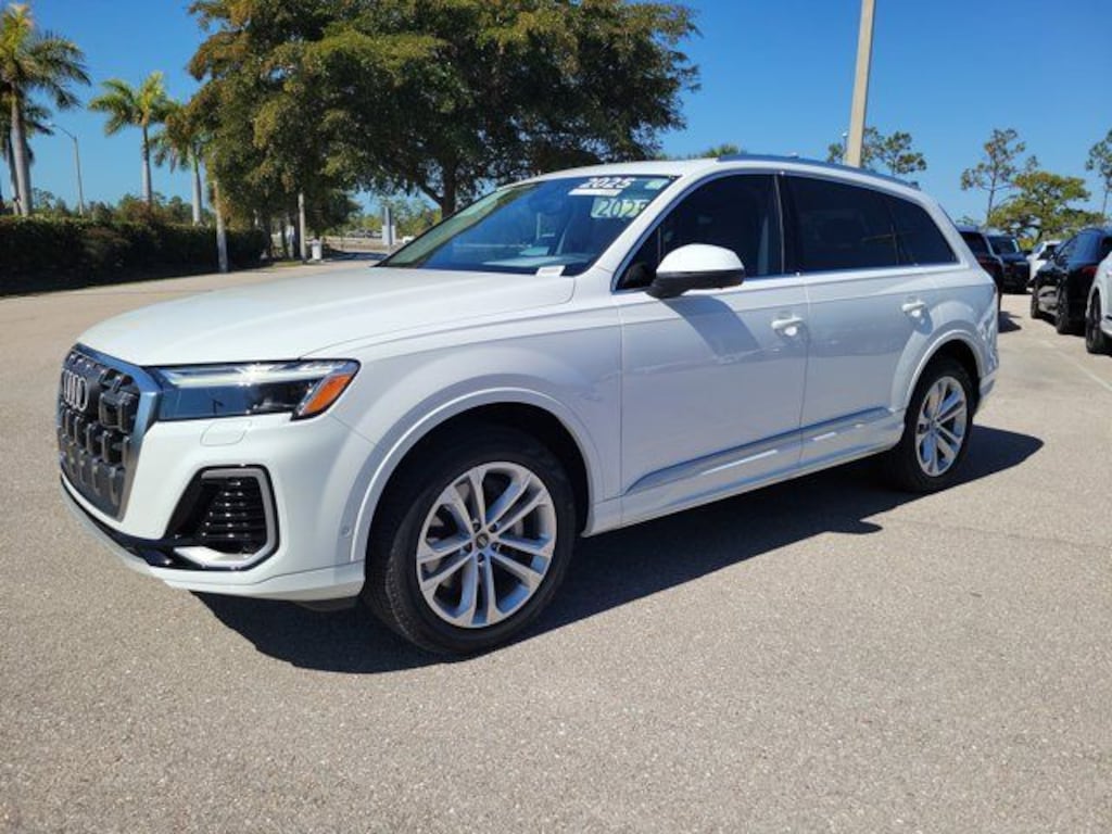 Certified 2025 Audi Q7 55 Premium Plus SUV