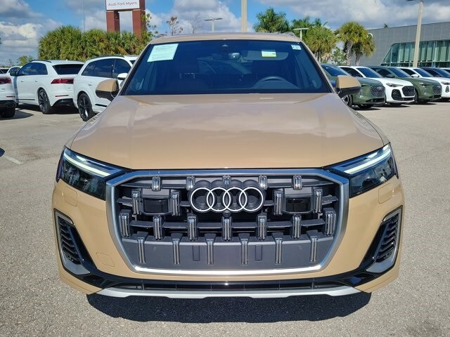 2025 Audi Q7 55 Premium Plus photo 2