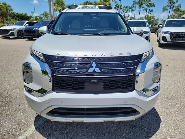 2022 Mitsubishi Outlander SEL photo 3