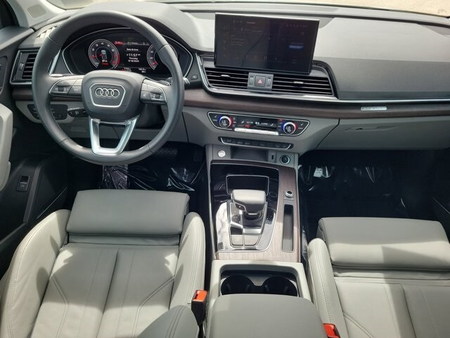 2025 Audi Q5 45 S line Premium photo 2