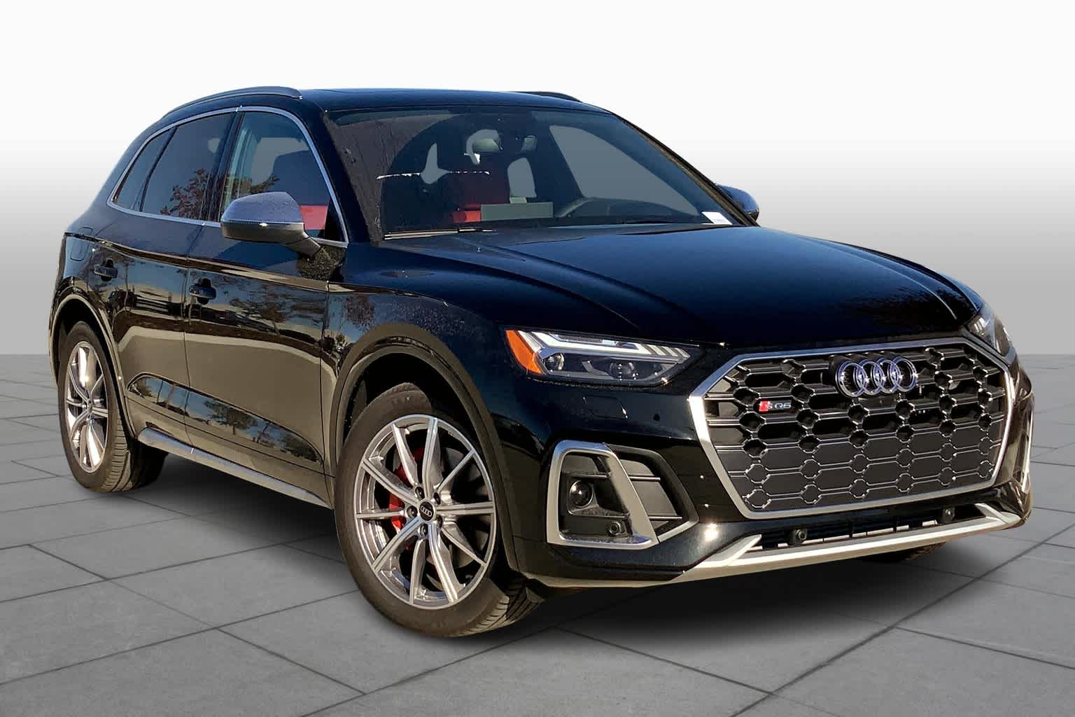 2025 Audi SQ5 Prestige photo 2