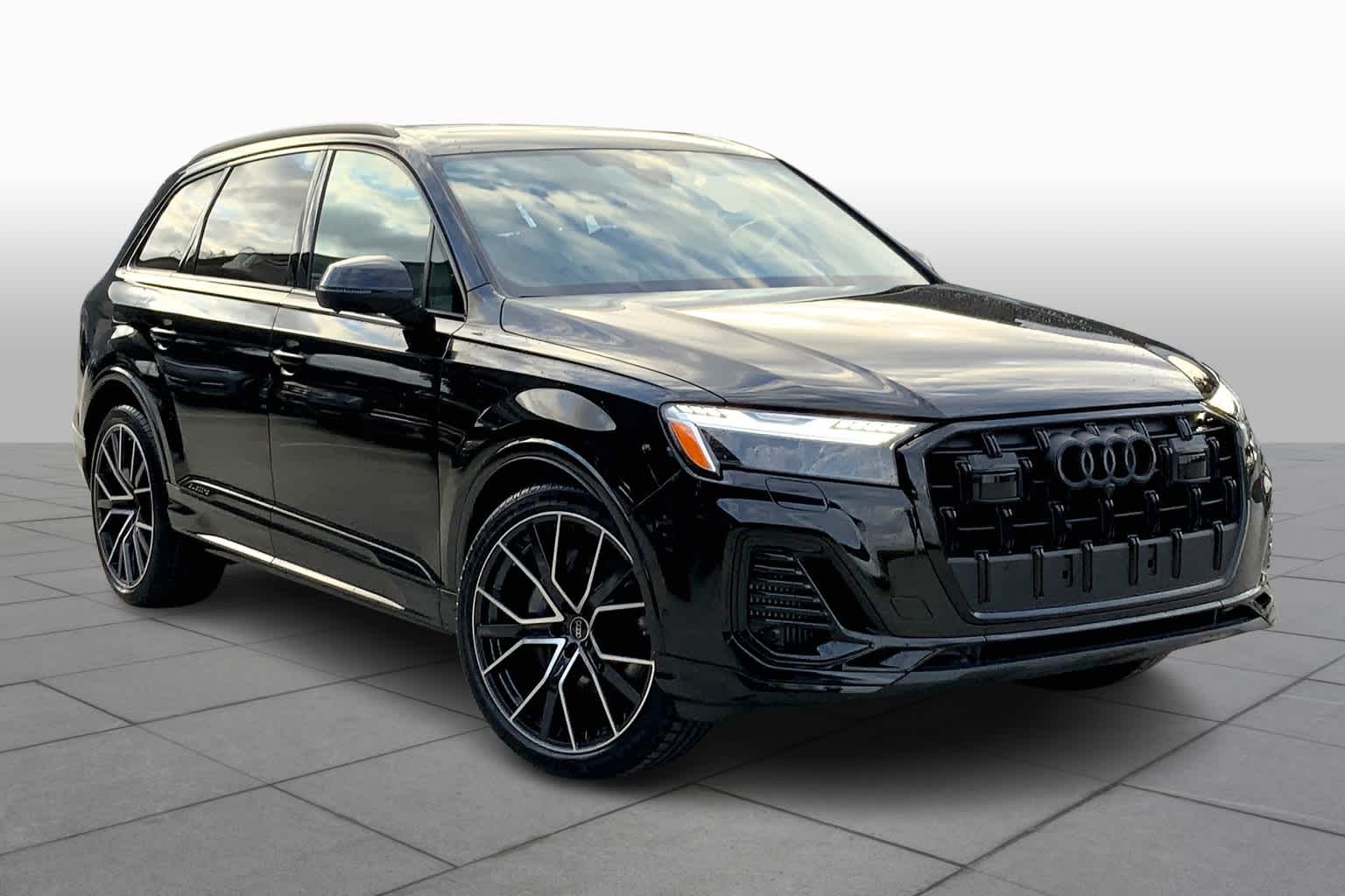 2025 Audi Q7 55 Prestige photo 2