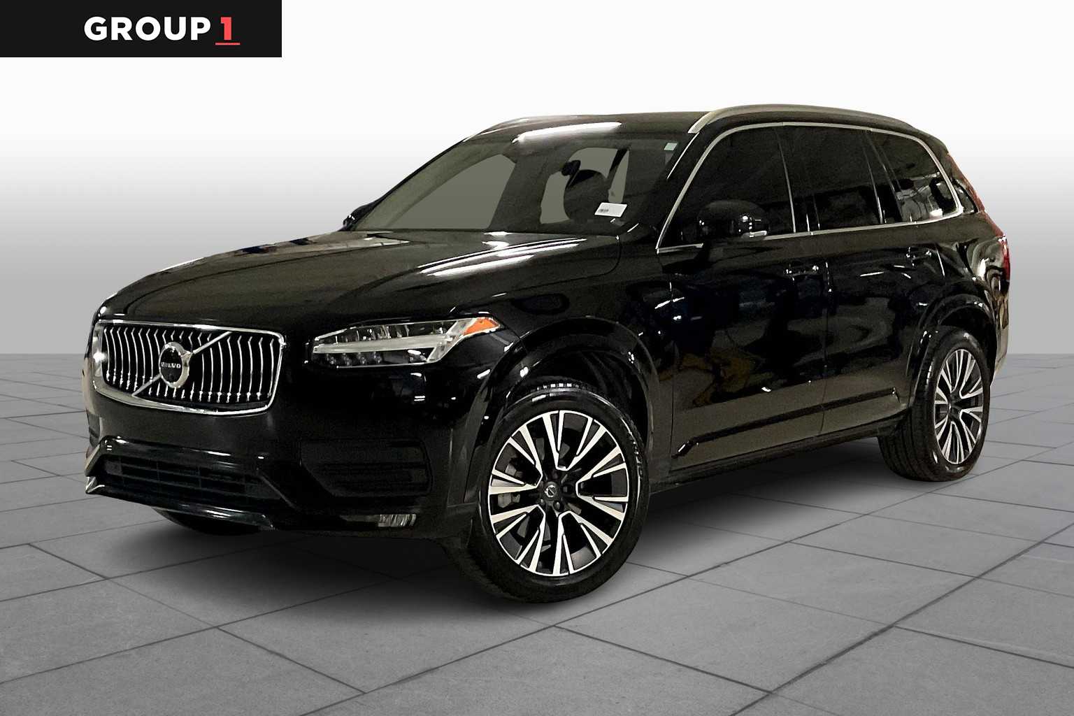 2022 Volvo XC90 Momentum's photo