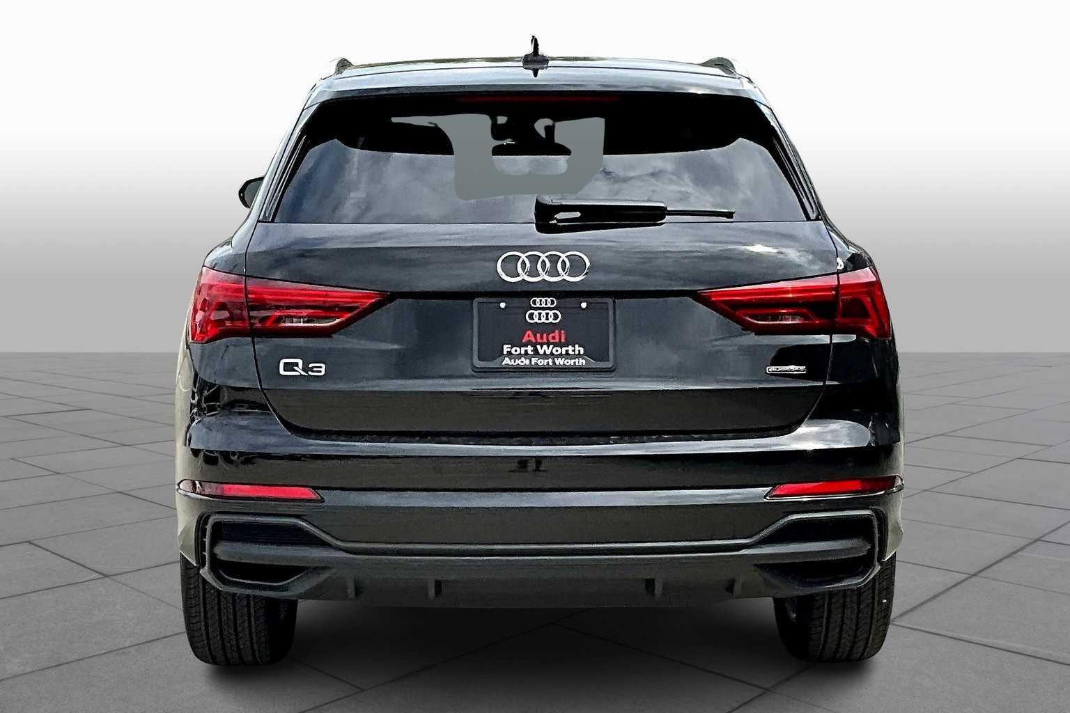 2025 Audi Q3 S line Premium photo 4