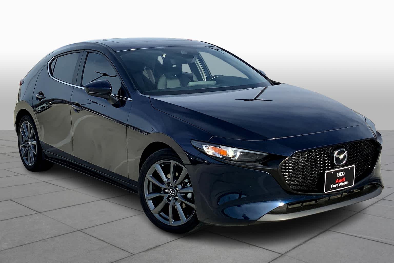 2022 Mazda Mazda3 Preferred Hatchback photo 2