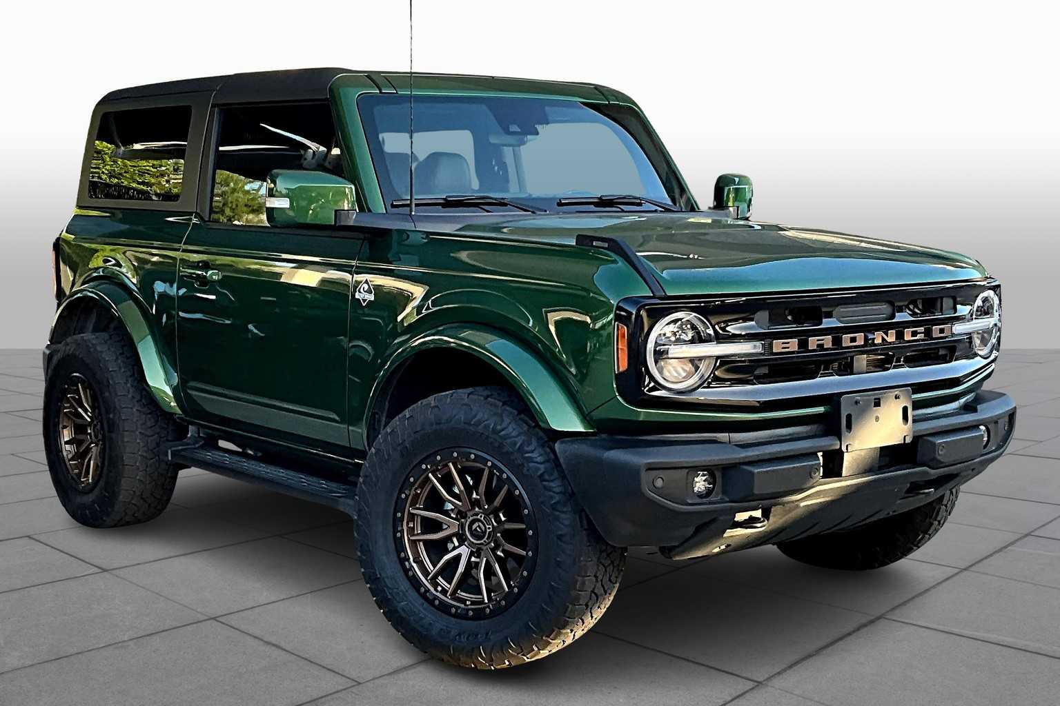 2023 Ford Bronco Outer Banks photo 2
