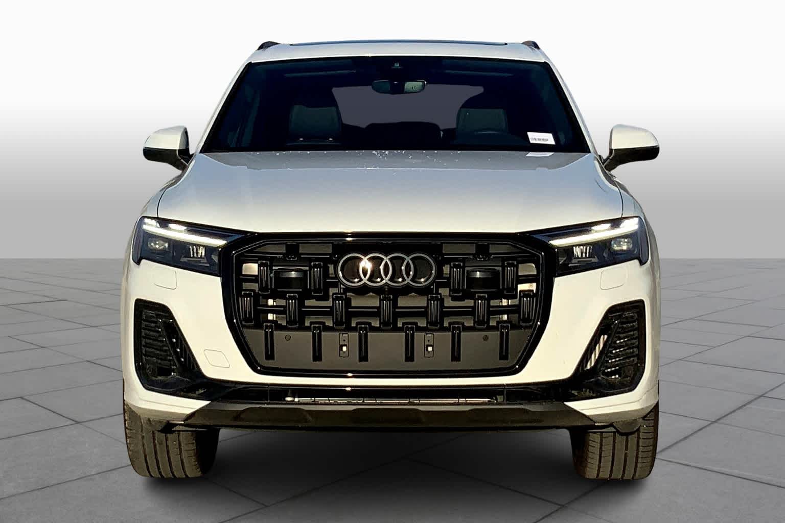 2025 Audi Q7 55 Premium Plus photo 3
