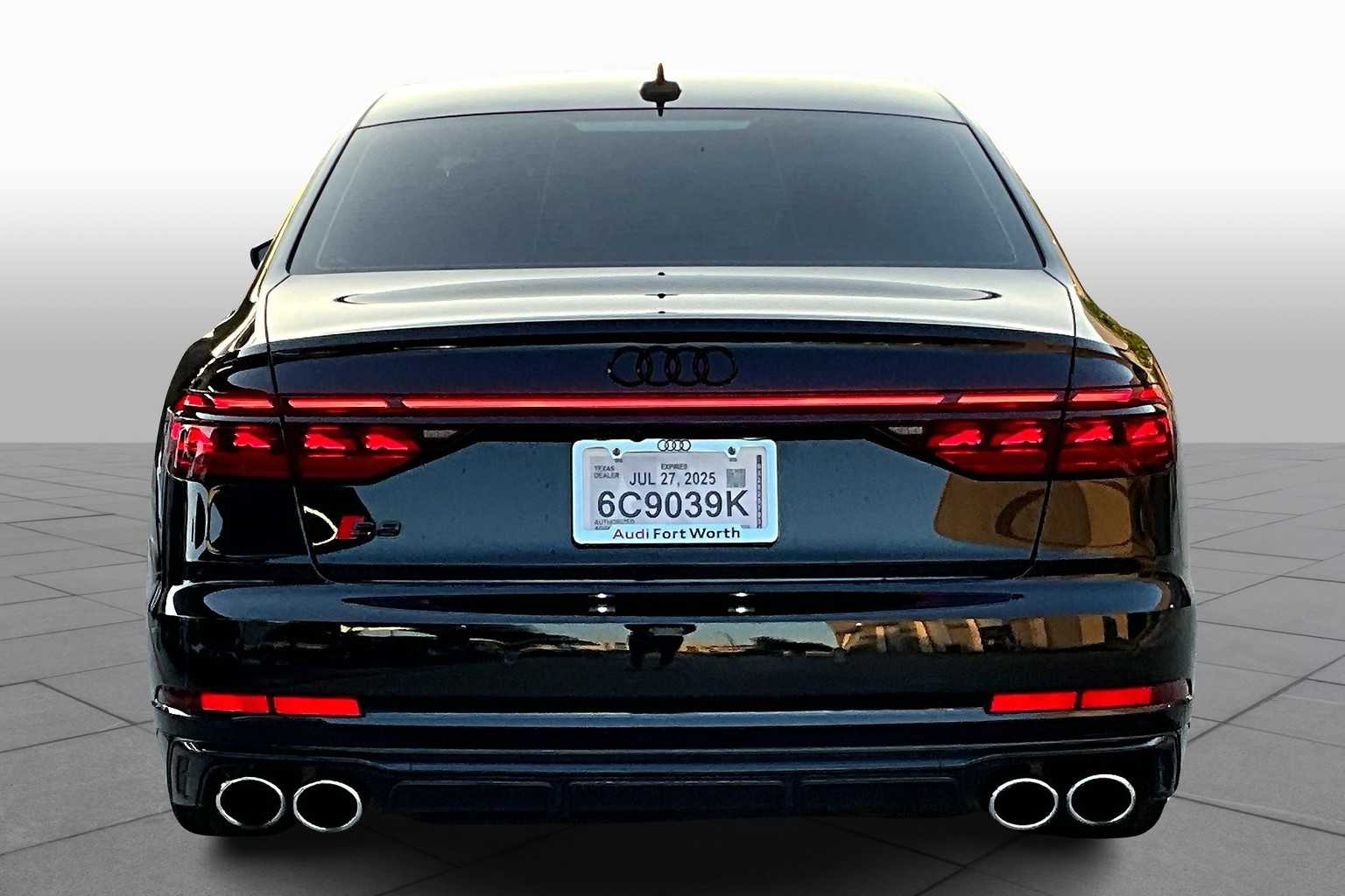 2022 Audi S8 Quattro photo 4