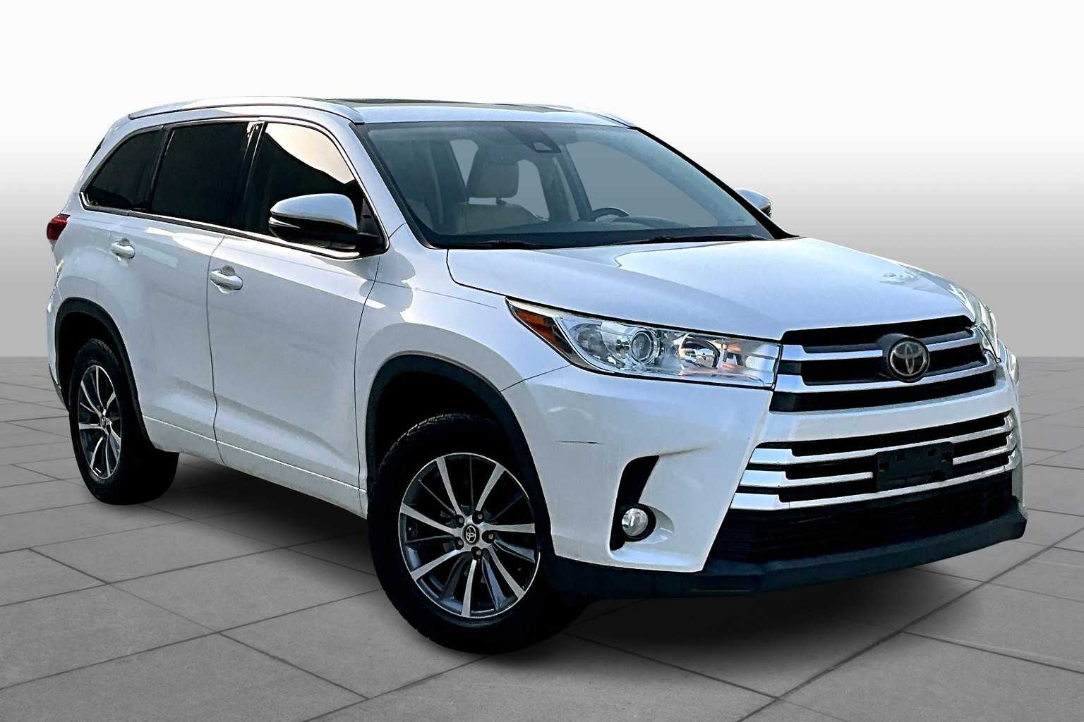 Used 2018 Toyota Highlander XLE with VIN 5TDKZRFHXJS531964 for sale in Benbrook, TX
