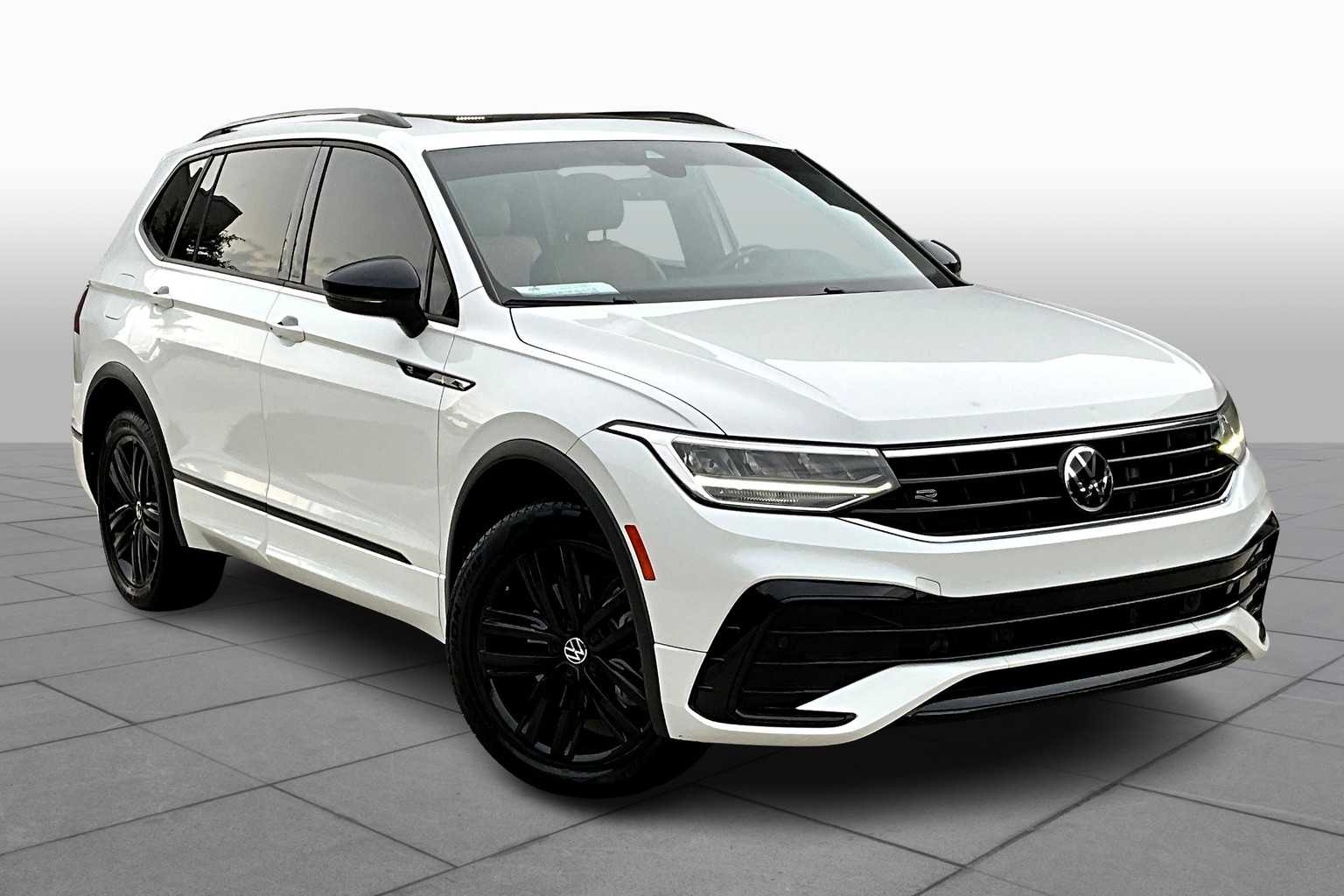 Used 2022 Volkswagen Tiguan SE R-LINE BLACK with VIN 3VVCB7AX3NM139427 for sale in Benbrook, TX