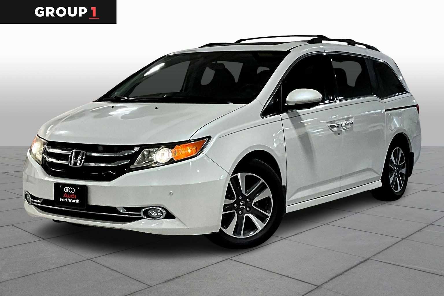 2015 Honda Odyssey Touring's photo