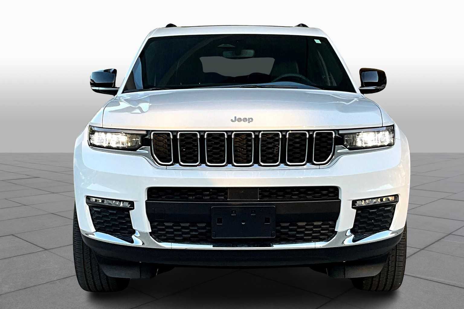 2024 Jeep Grand Cherokee Limited photo 3
