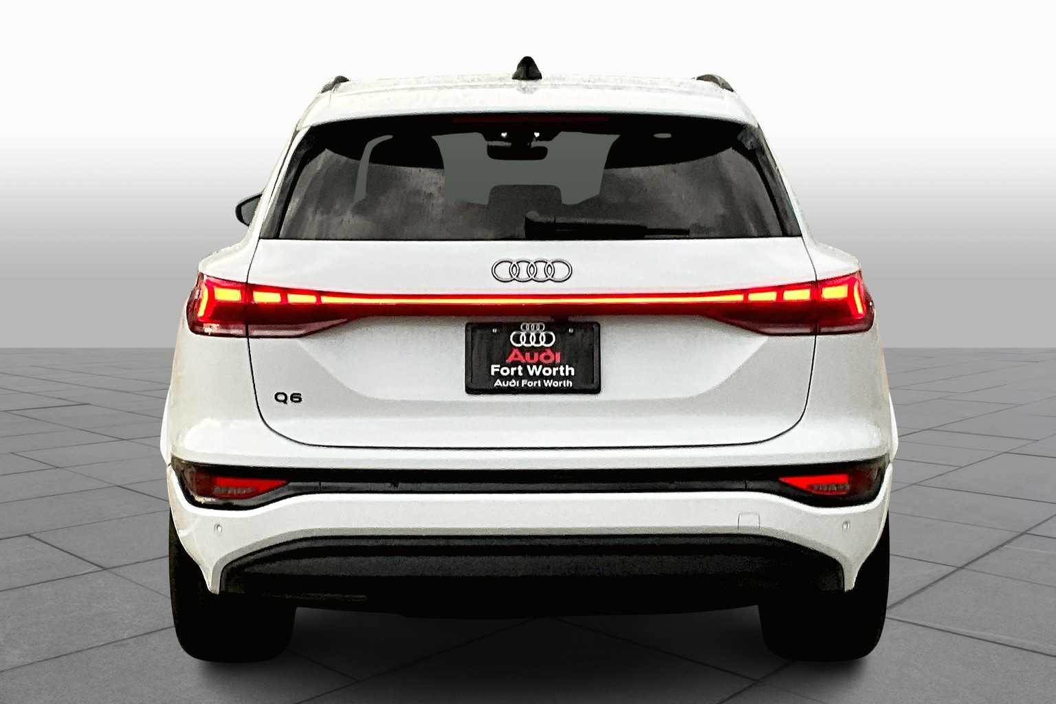 2025 Audi Q6 E-tron Premium Plus photo 2