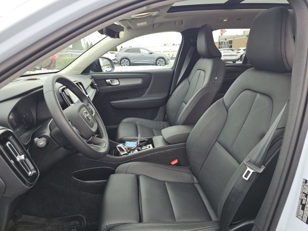 Certified 2026 Volvo XC40 B5 Plus SUV