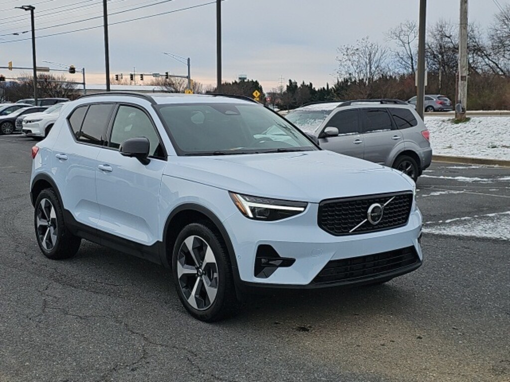 Certified 2026 Volvo XC40 B5 Plus SUV
